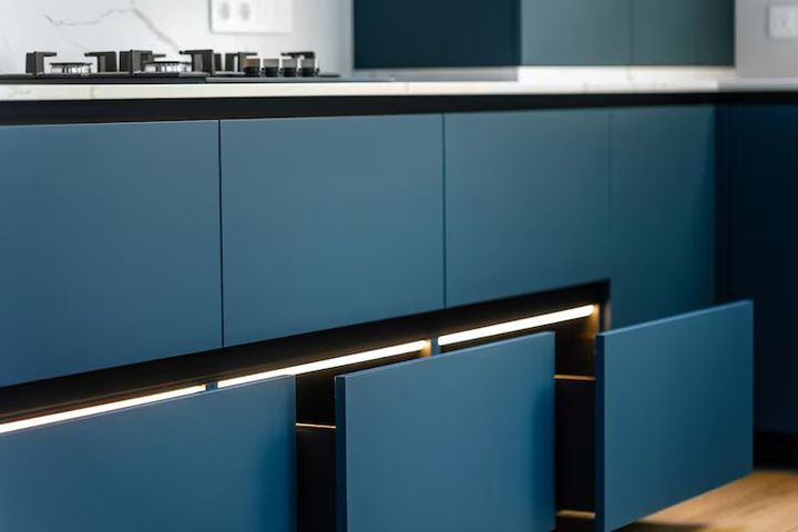 Soft-Close Kitchen Pantry Furniture Guide: Smart Storage Ideas for Modern Kitchens
