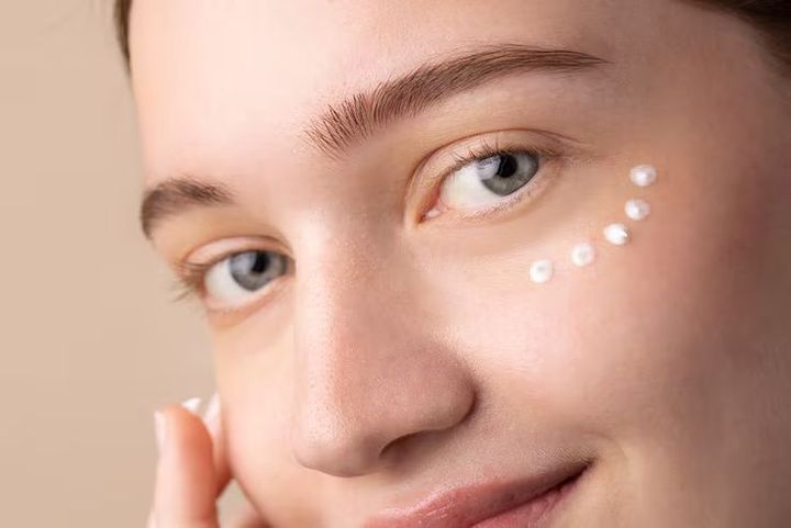 Caffeine Eye Cream Guide: Benefits, Uses, and Skincare Tips for Brighter Eyes