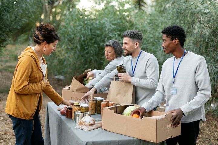 Supporting Local Communities: Discover How Small Actions Create Stronger Neighborhoods