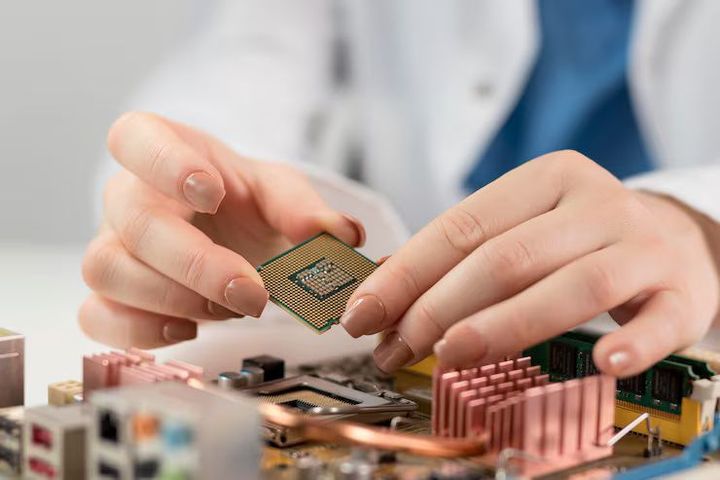 System on Chip (SoC) in IoT: Overview of Architecture, Uses, and Embedded Connectivity