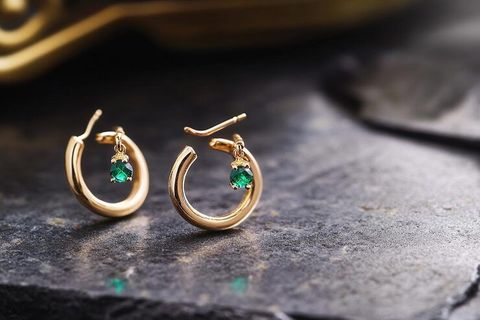 Small Hoop Earrings: Complete Guide to Styles, Trends, and Everyday Wear Tips